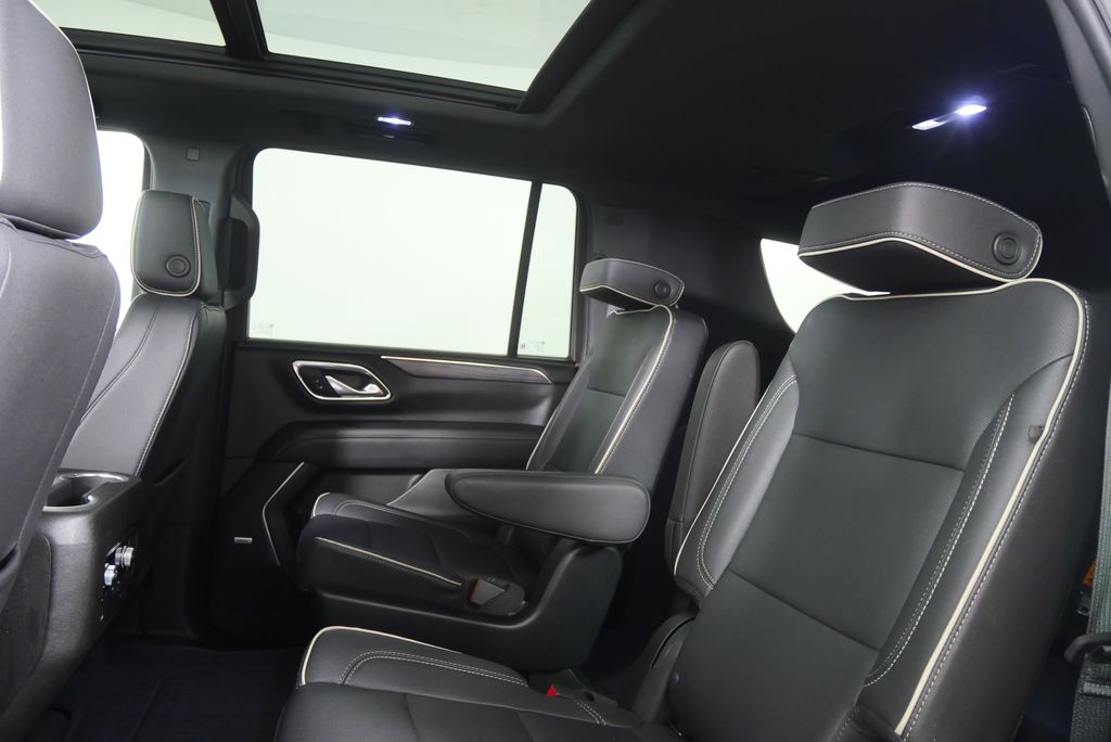 Thumbnail: 2023 GMC Yukon XL - 14