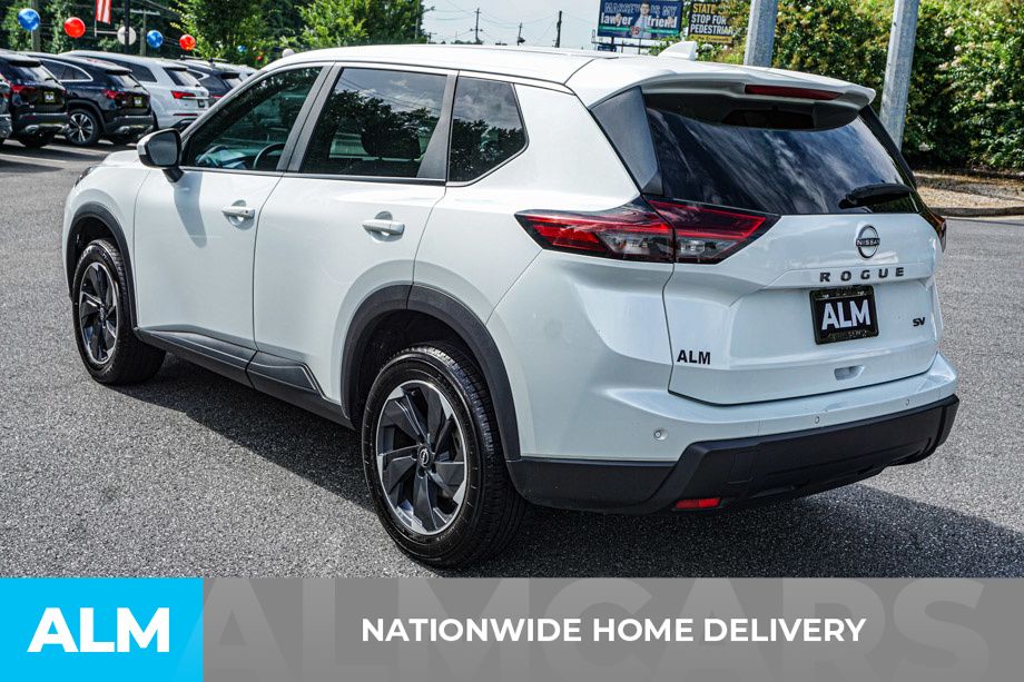 Used 2024 White Nissan SV image 4