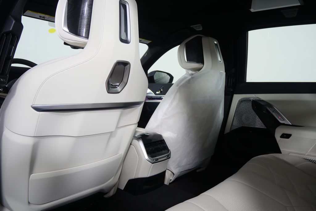 Thumbnail: 2026 BMW 7 Series - 17