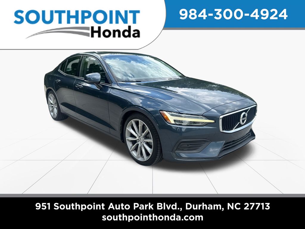  2019 Volvo S60 T6 Momentum AWD   