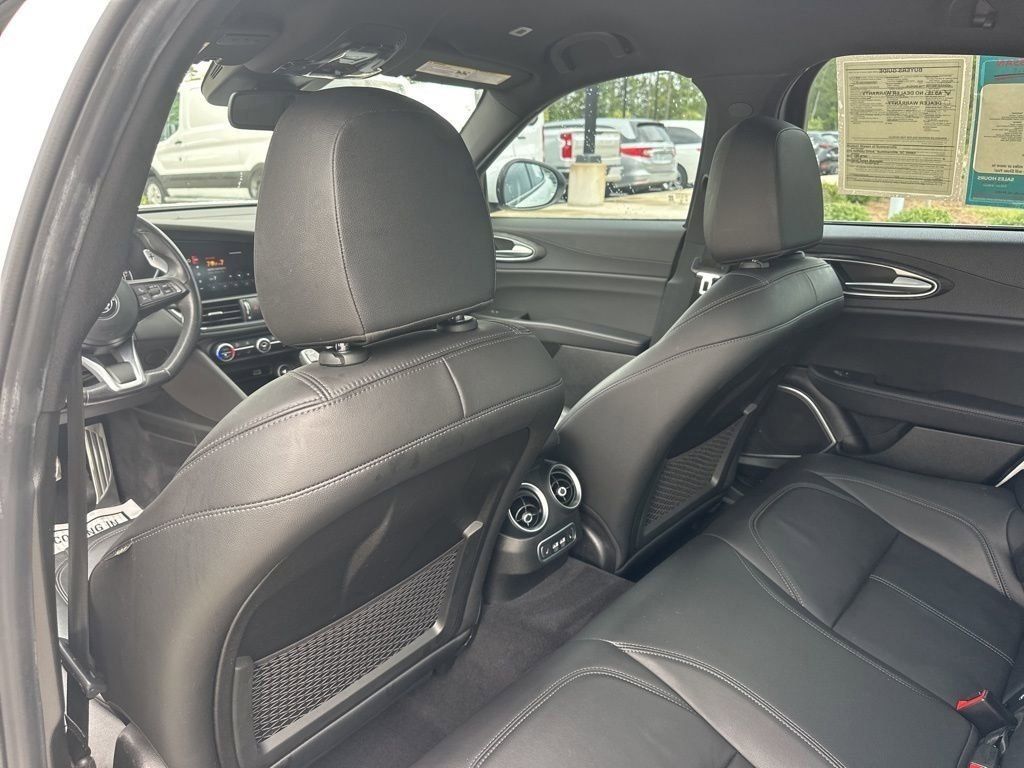 2022 Alfa White Alfa Romeo Giulia Sprint RWD Sedan