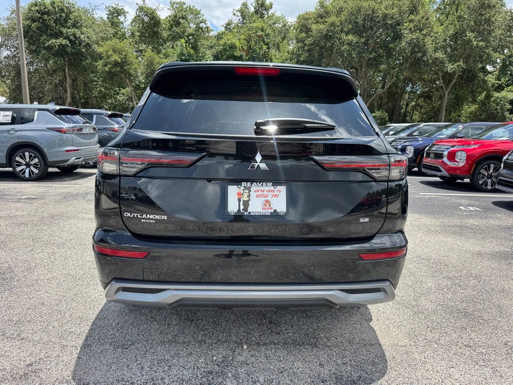 2025 Mitsubishi Outlander SE photo 3