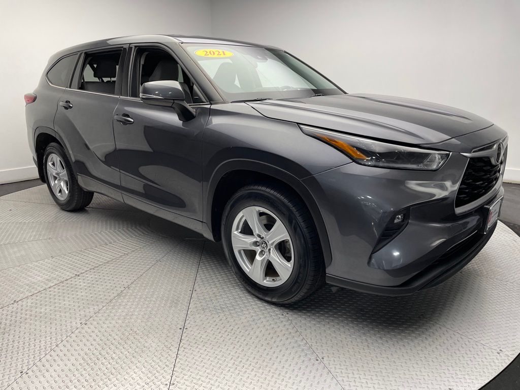 2021 Toyota Highlander LE 3