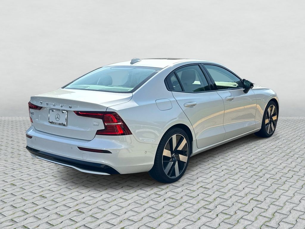 Thumbnail: 2024 Volvo S60 - 5