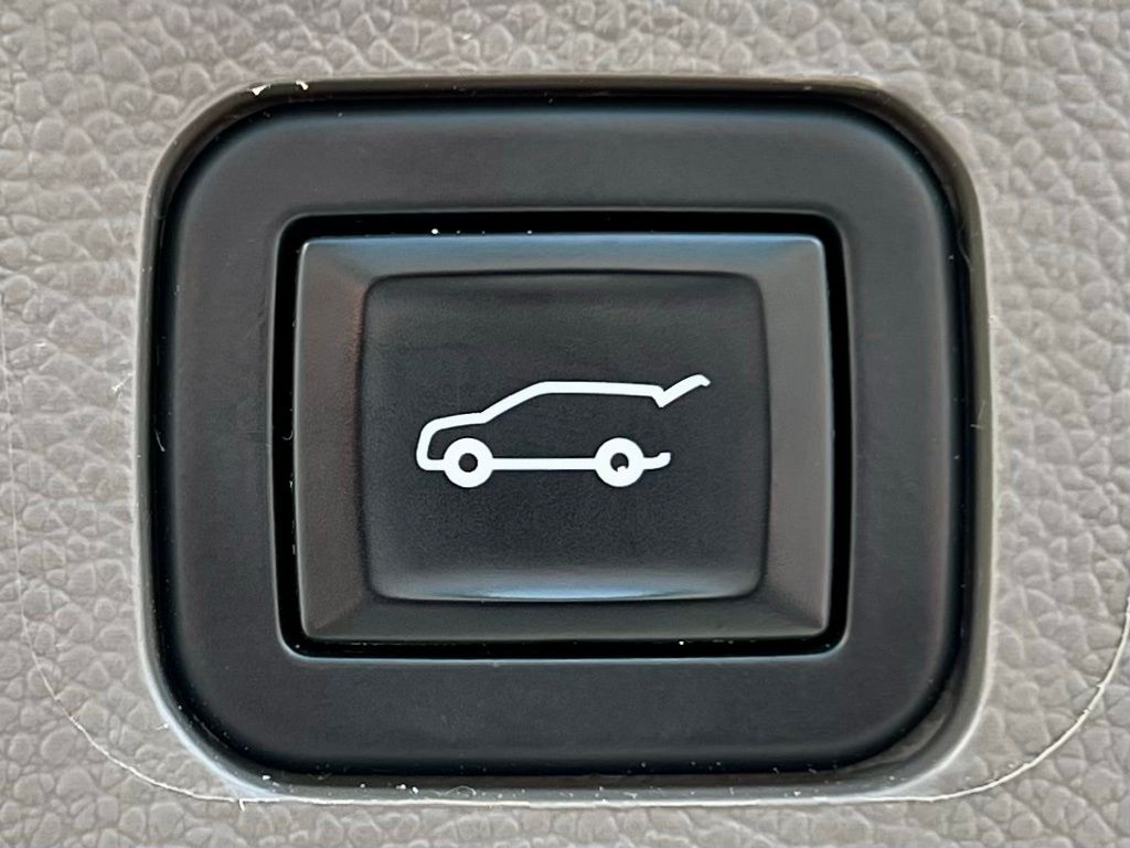 2021 Chevrolet Traverse LT Leather photo