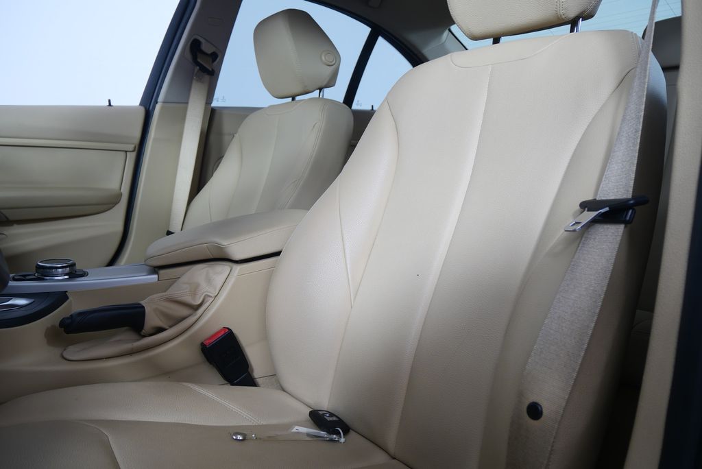2015 BMW 3 Series 320i 10