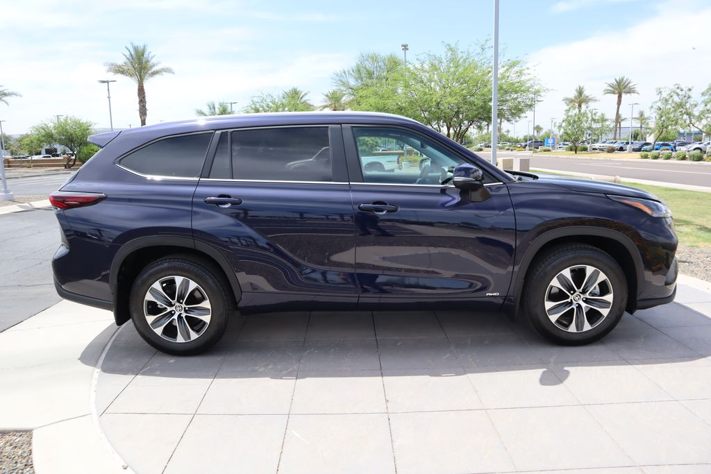 2025 Toyota Highlander XLE 4