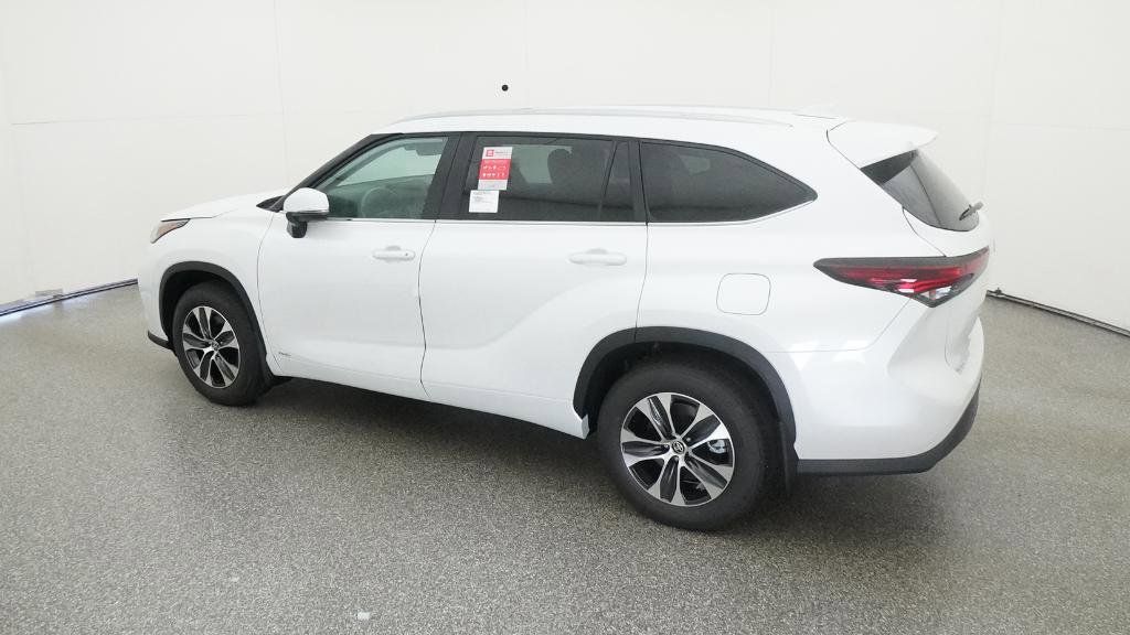 Thumbnail: 2025 Toyota Highlander - 16