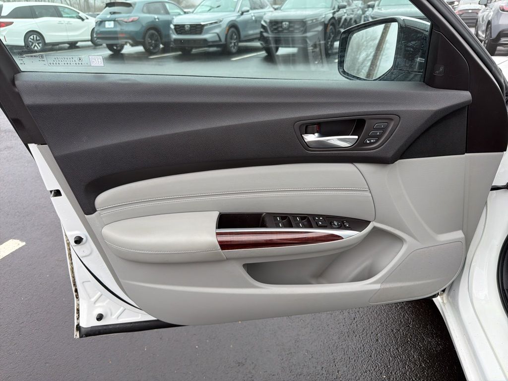 Thumbnail: 2017 Acura TLX - 18