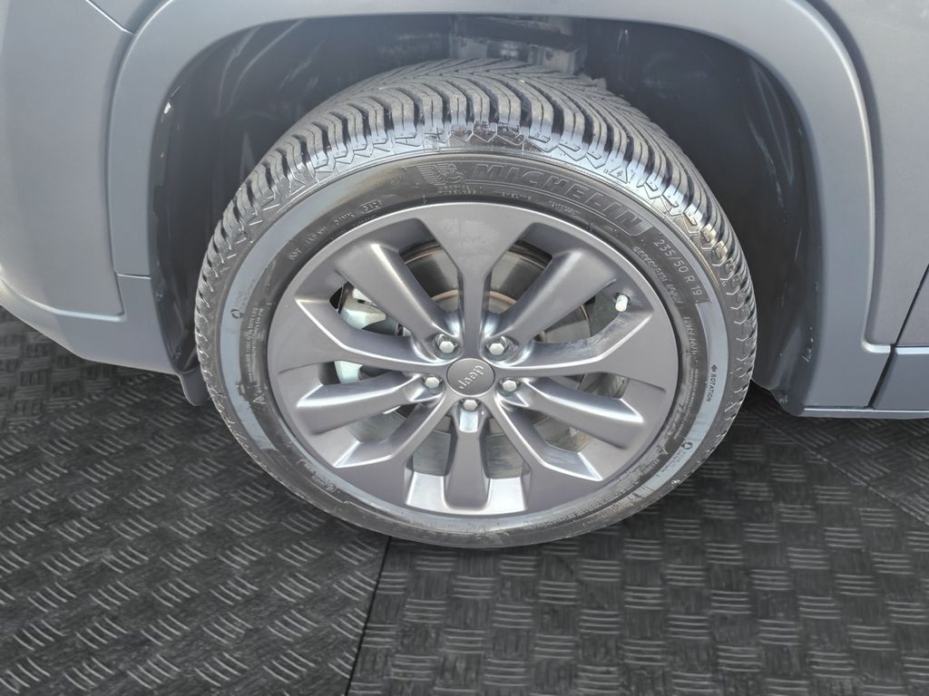 Used Car 2021 Jeep Cherokee  Latitude Lux For Sale Under $20,000 In Austin, Texas