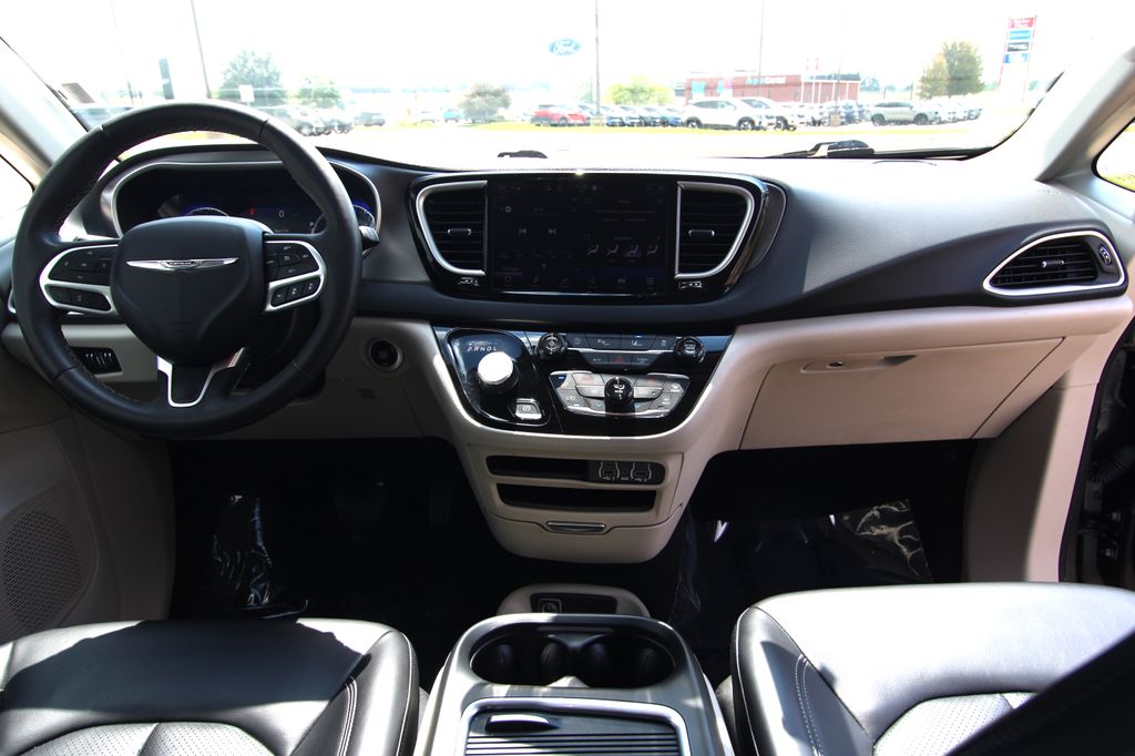 Used 2023 Chrysler Pacifica Van