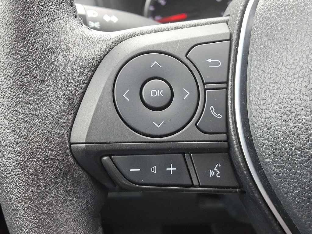 2022 Toyota RAV4 XLE 22