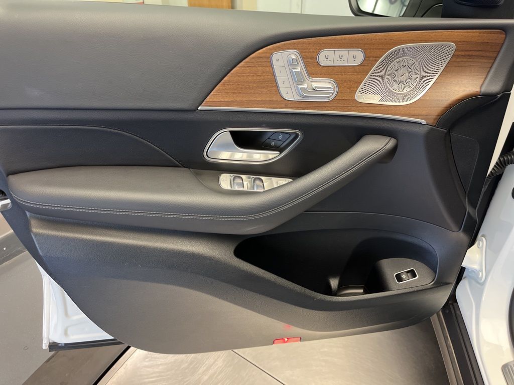 Thumbnail: 2025 Mercedes-Benz GLE - 10