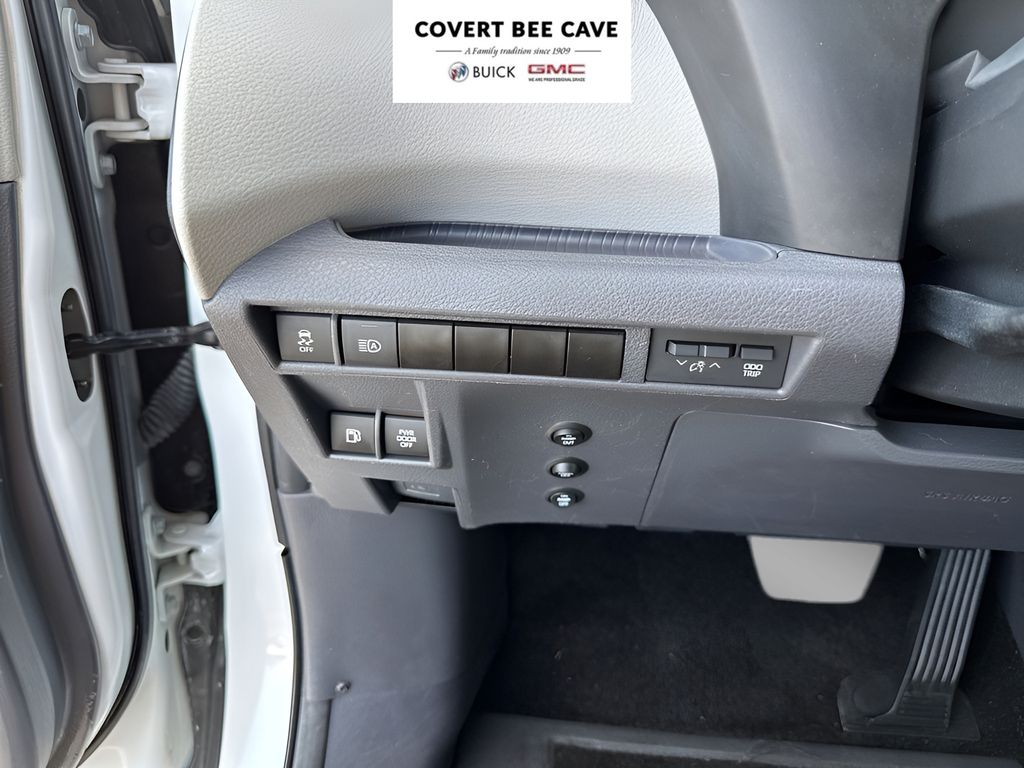 Used Car 2024 Toyota Sienna  Xle For Sale Under $80,000 In Austin, Texas