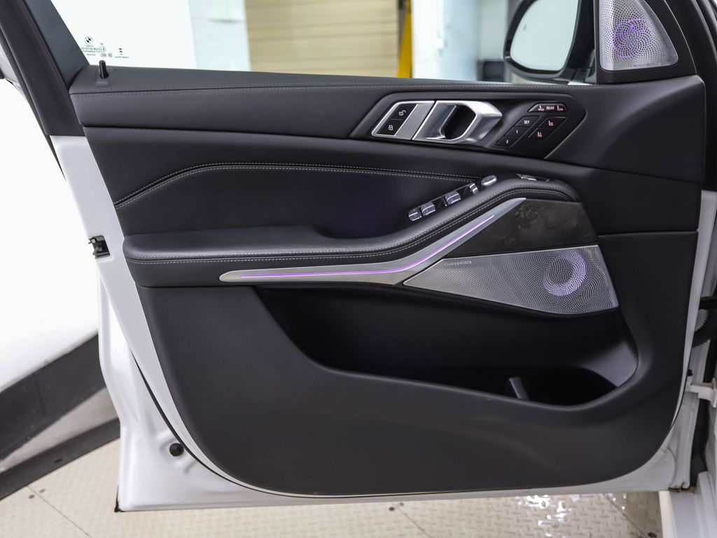 Thumbnail: 2024 BMW X7 - 9