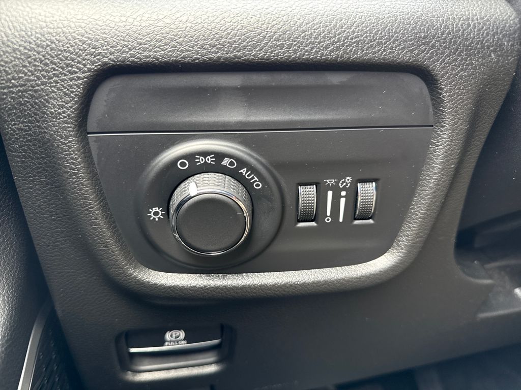 used 2022 Jeep Grand Cherokee car, priced at $25,780