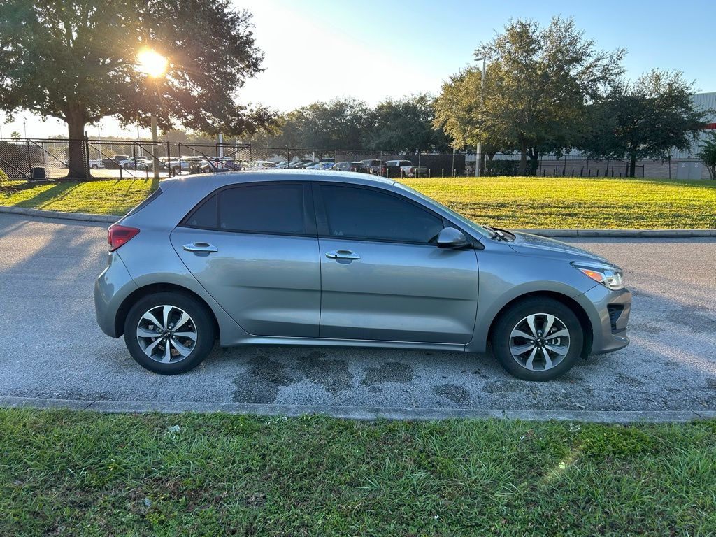 Thumbnail: 2021 Kia Rio - 6