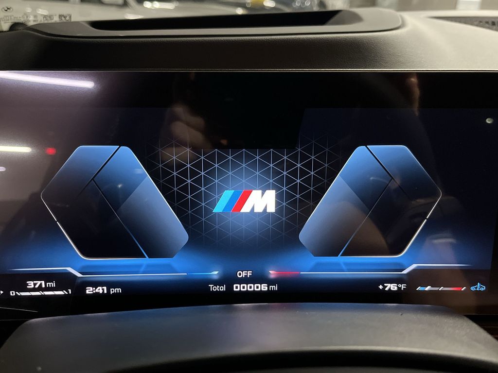 Thumbnail: 2026 BMW X7 - 15