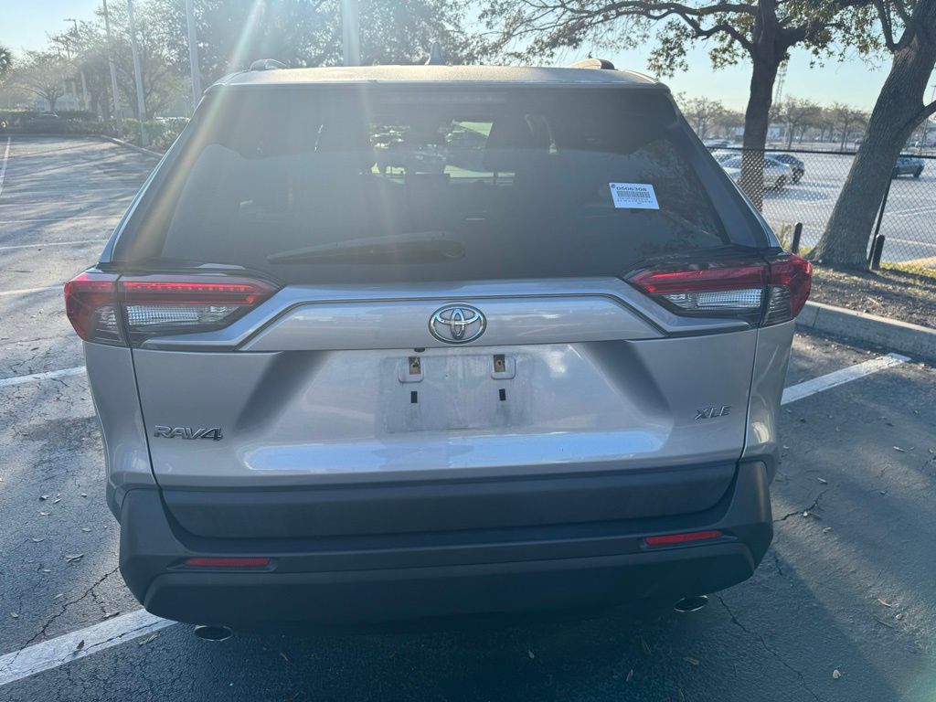 2019 Toyota RAV4 XLE 3