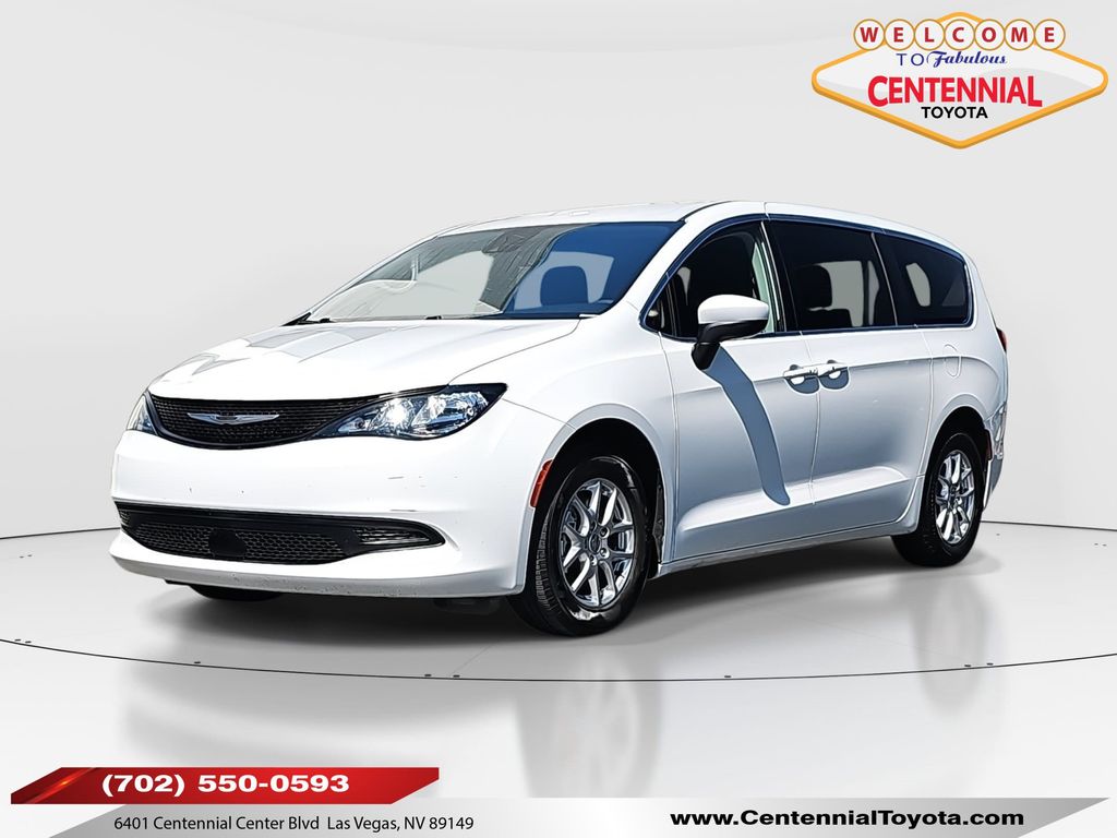 2023 Chrysler Voyager LX's photo