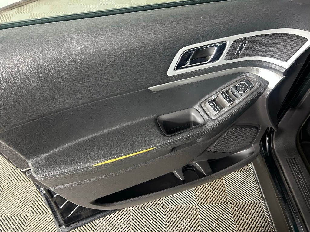 Used 2013 Black Ford XLT image 12