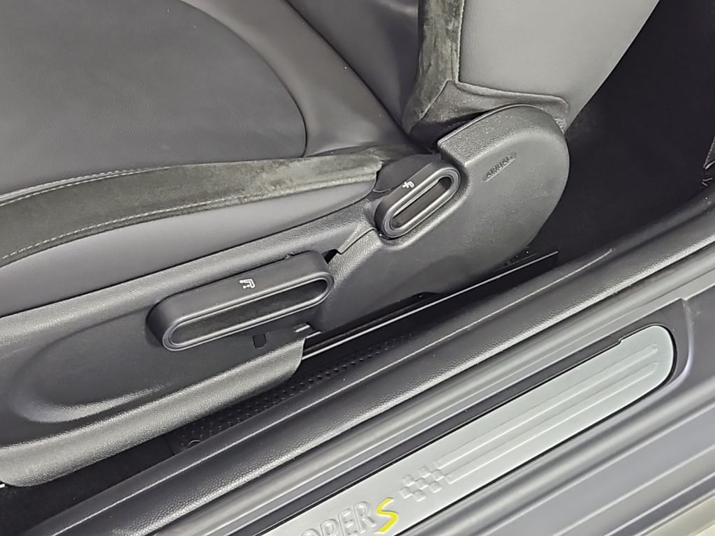 Thumbnail: 2024 MINI Cooper - 24