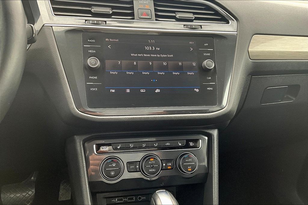 Used 2019 White Volkswagen 2.0T SE image 16