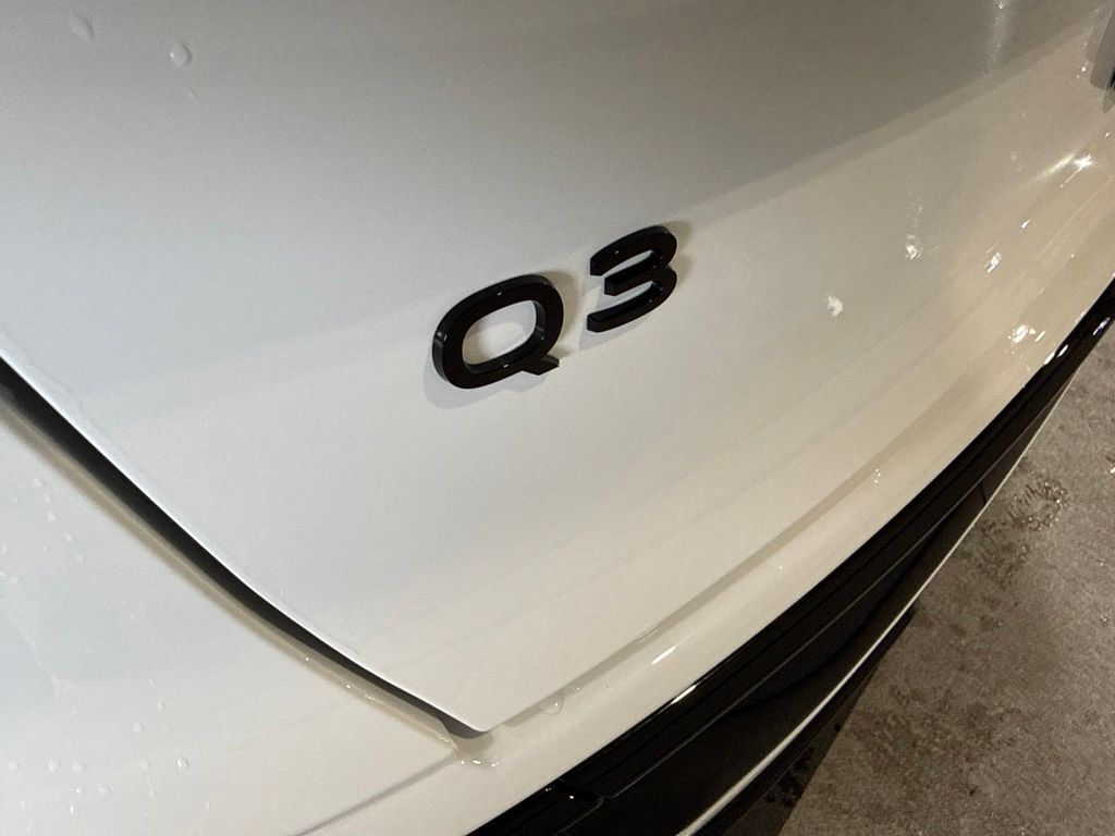 Thumbnail: 2026 Audi Q3 - 9