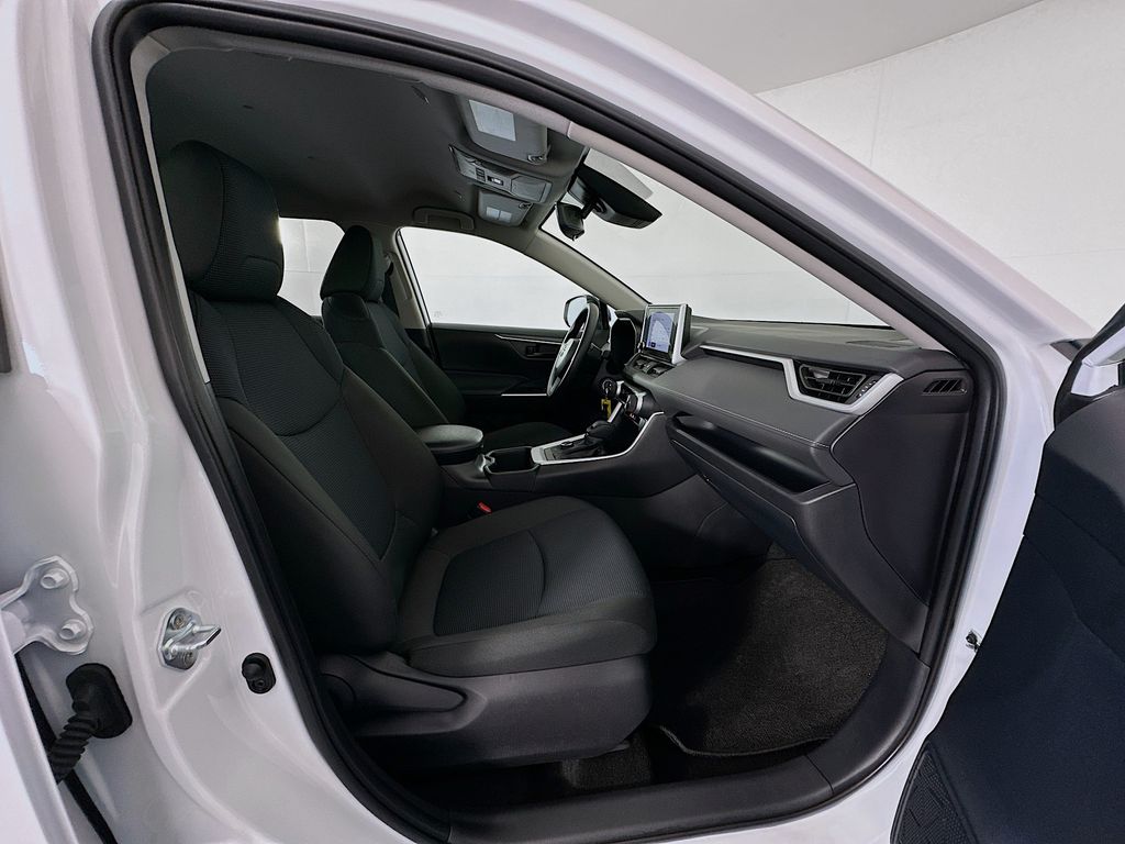 Thumbnail: 2025 Toyota RAV4 - 27