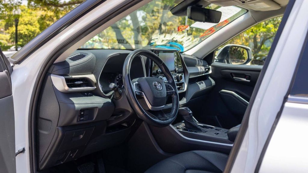 Used 2022 Toyota Highlander XLE 4D Sport Utility