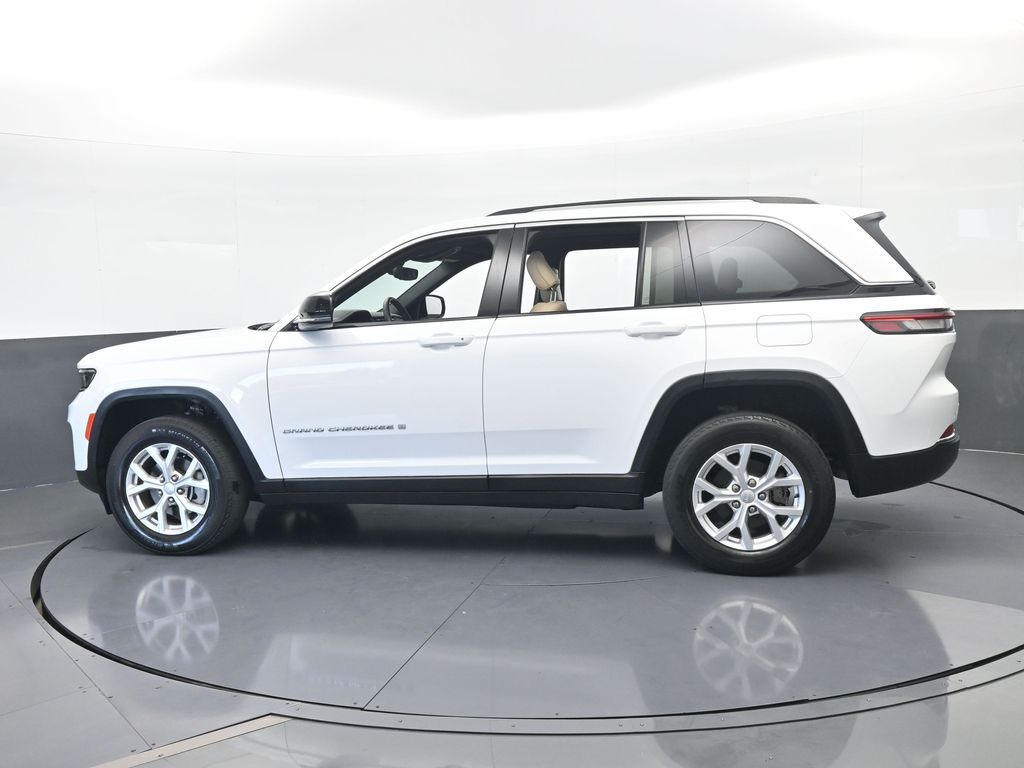 Used 2023 Bright White Clearcoat Jeep Limited image 3
