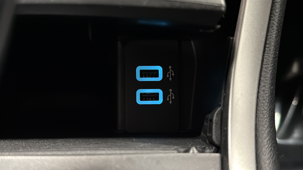 Used 2018 Shadow Black Ford SEL image 34