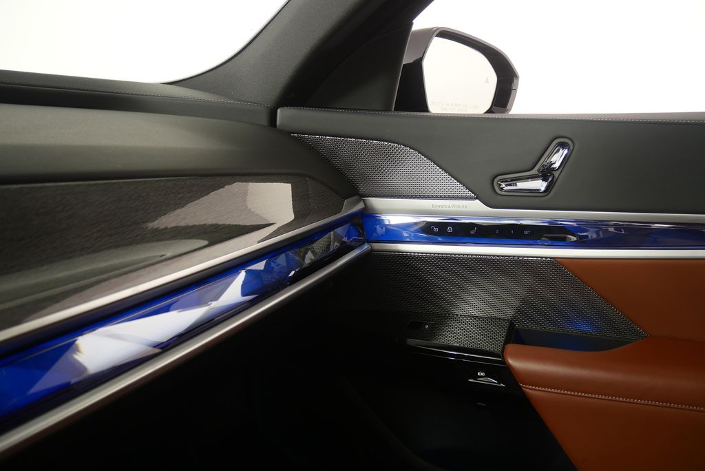 Thumbnail: 2023 BMW 7 Series - 28