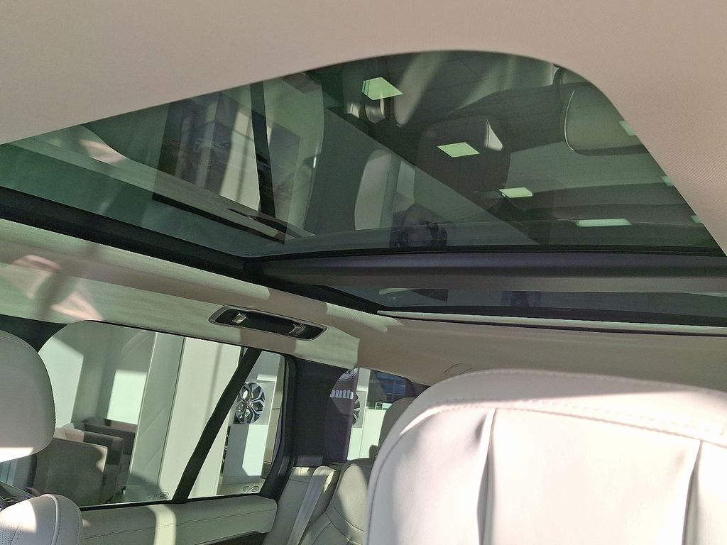 Thumbnail: 2026 Land Rover Range Rover - 10