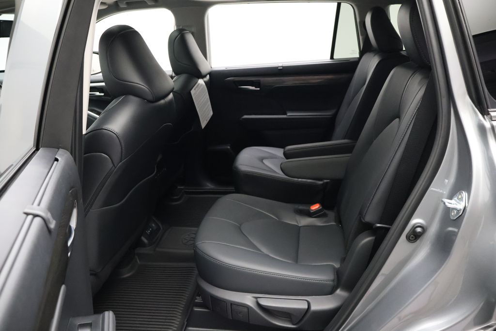 Thumbnail: 2026 Toyota Highlander - 19