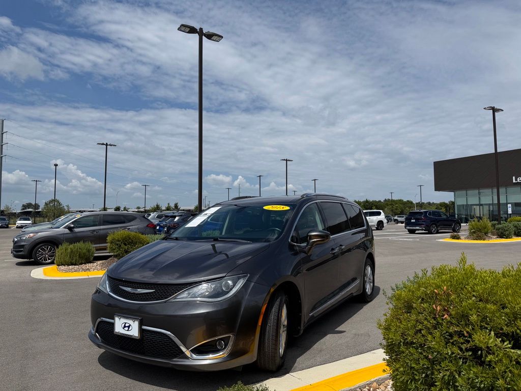 Thumbnail: 2018 Chrysler Pacifica - 5