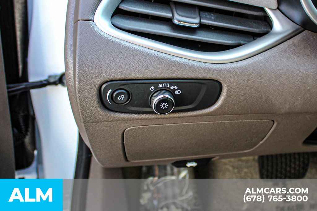 Used 2024 White Chevrolet LT image 28