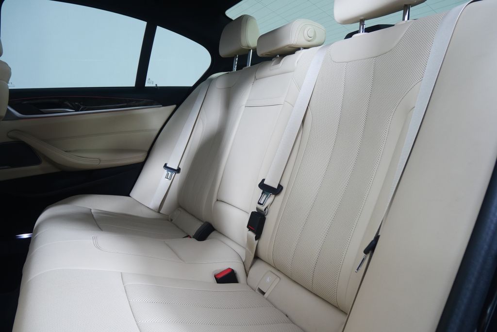 Thumbnail: 2023 BMW 5 Series - 16