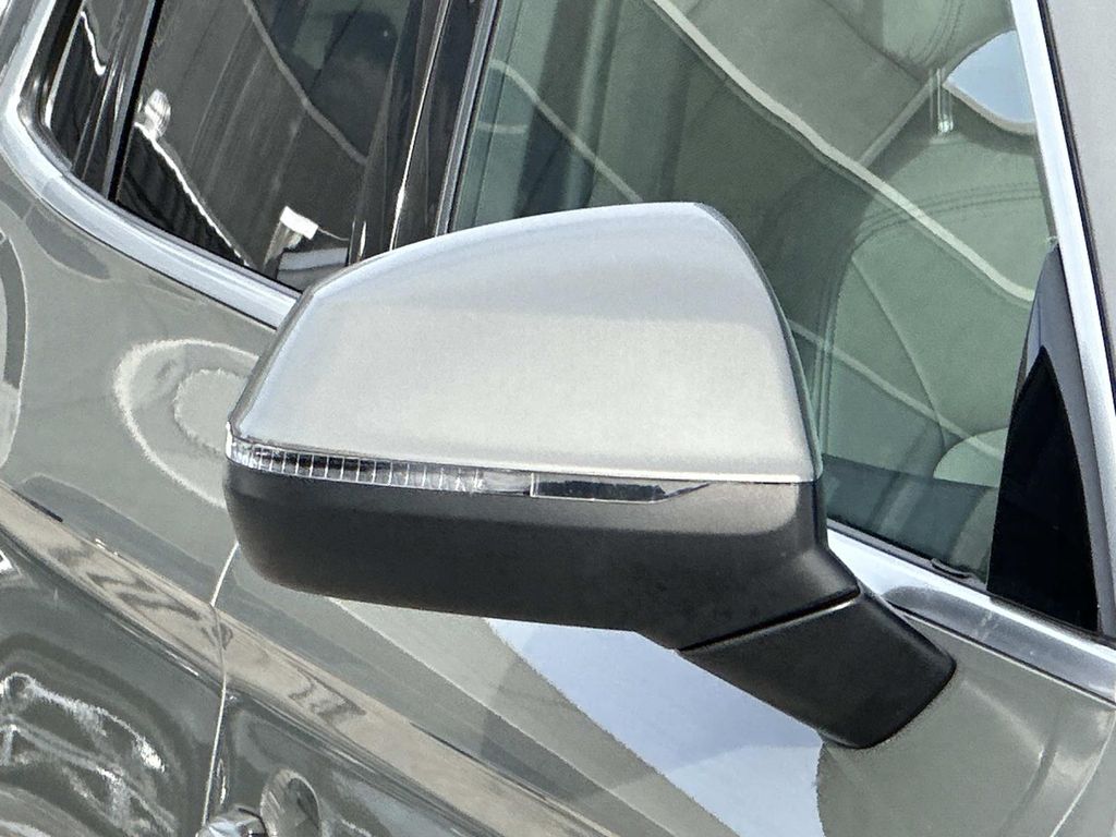 Thumbnail: 2023 Audi Q5 - 6