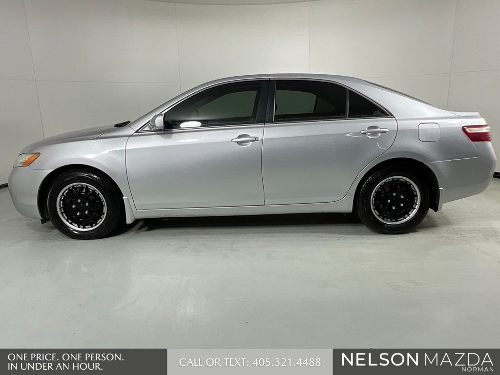 Used 2008 Silver Toyota LE image 9