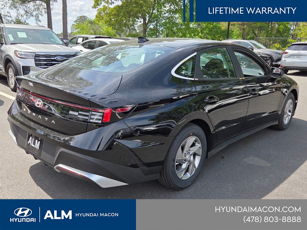 New 2026 Black Hyundai SE image 6