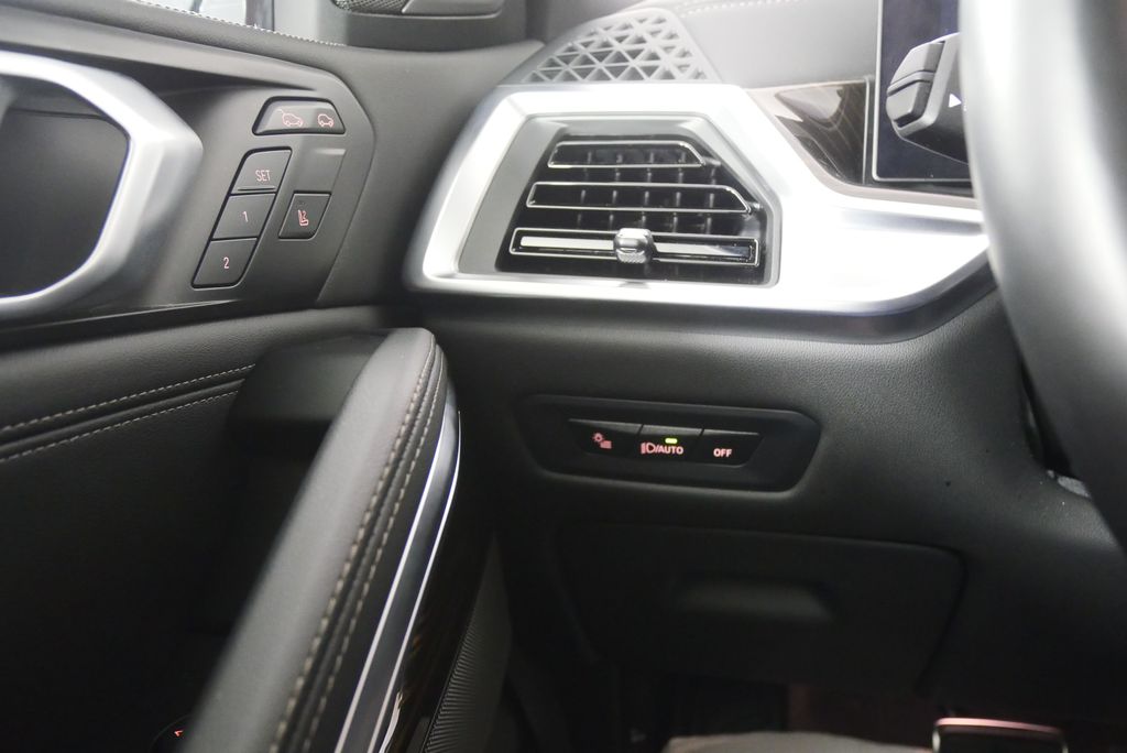 Thumbnail: 2025 BMW X6 - 21