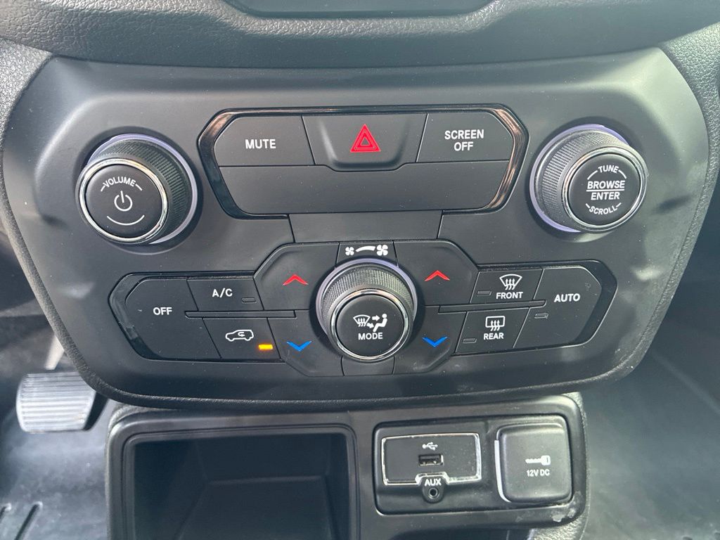 2018 Jeep Renegade Latitude White at Durrett Motor Company