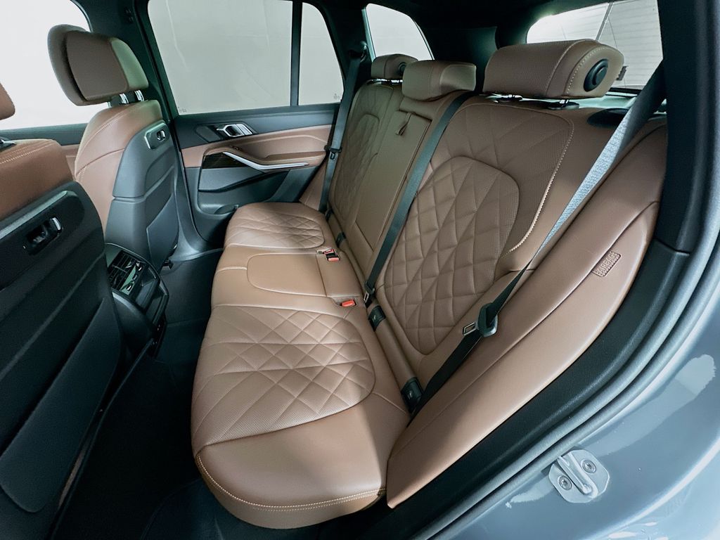 2026 BMW X5 M60i 17