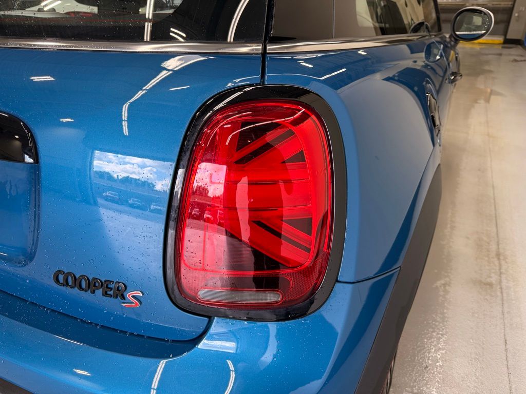 Thumbnail: 2023 MINI Cooper - 4