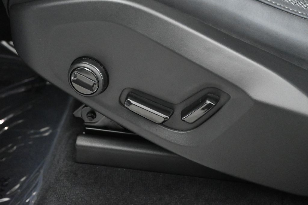 Thumbnail: 2025 Volvo XC90 - 26