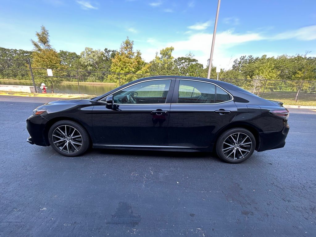 2024 Toyota Camry SE 2