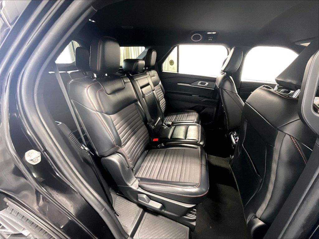 2025 Ford Explorer — photo 16