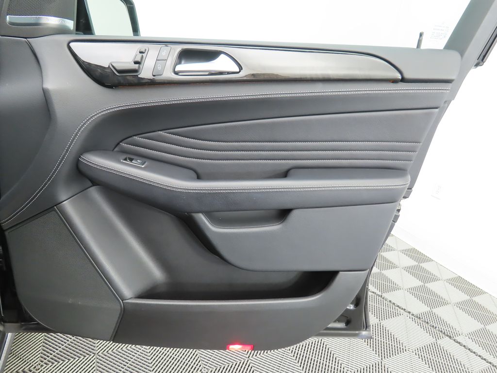 Thumbnail: 2013 Mercedes-Benz M-Class - 25