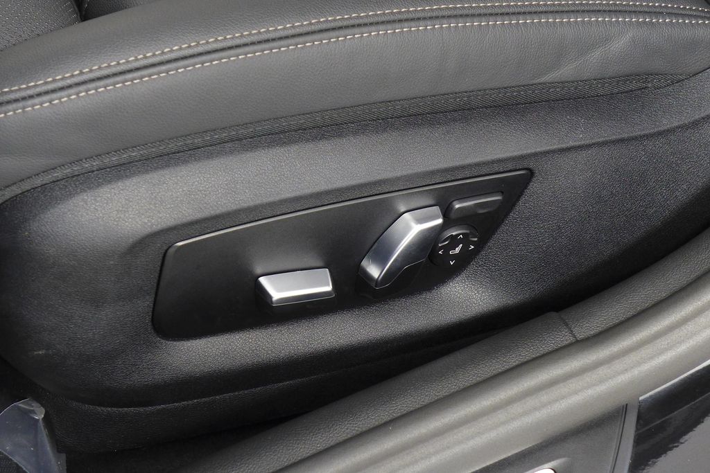 Thumbnail: 2023 BMW 5 Series - 22